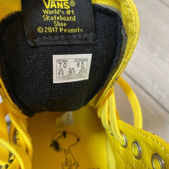 Vans x Peanut High Top Yellow Black Sneakers, Charlie Brown - Size 6 - Picture 3 of 9